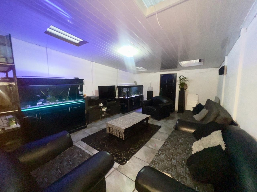 2 Bedroom Property for Sale in Woodlands Western Cape